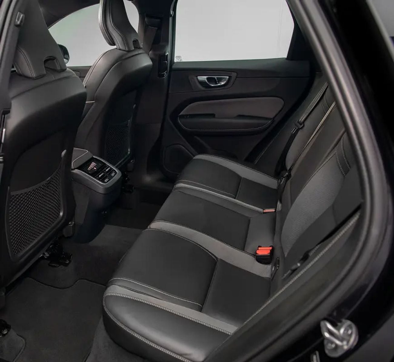 Volvo XC60 ULTIMATE DARK Low KM • 0%DP Available • Warranty • FDSH • GCC