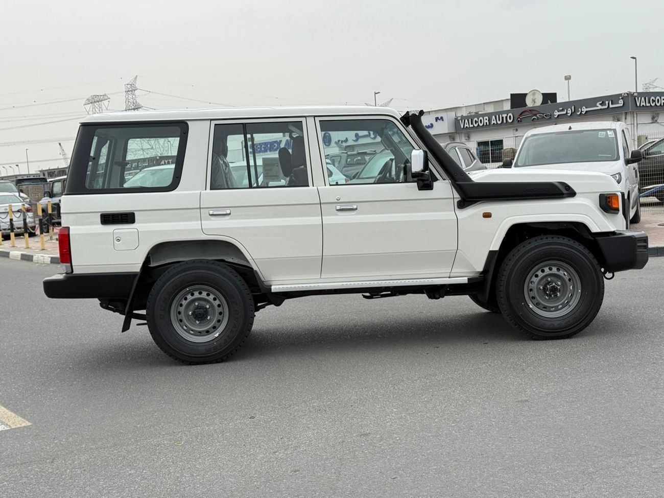Toyota Land Cruiser 70 LC76 LX EXPORT ONLY - LC76 2.8 E Automatic - Basic with diff lock