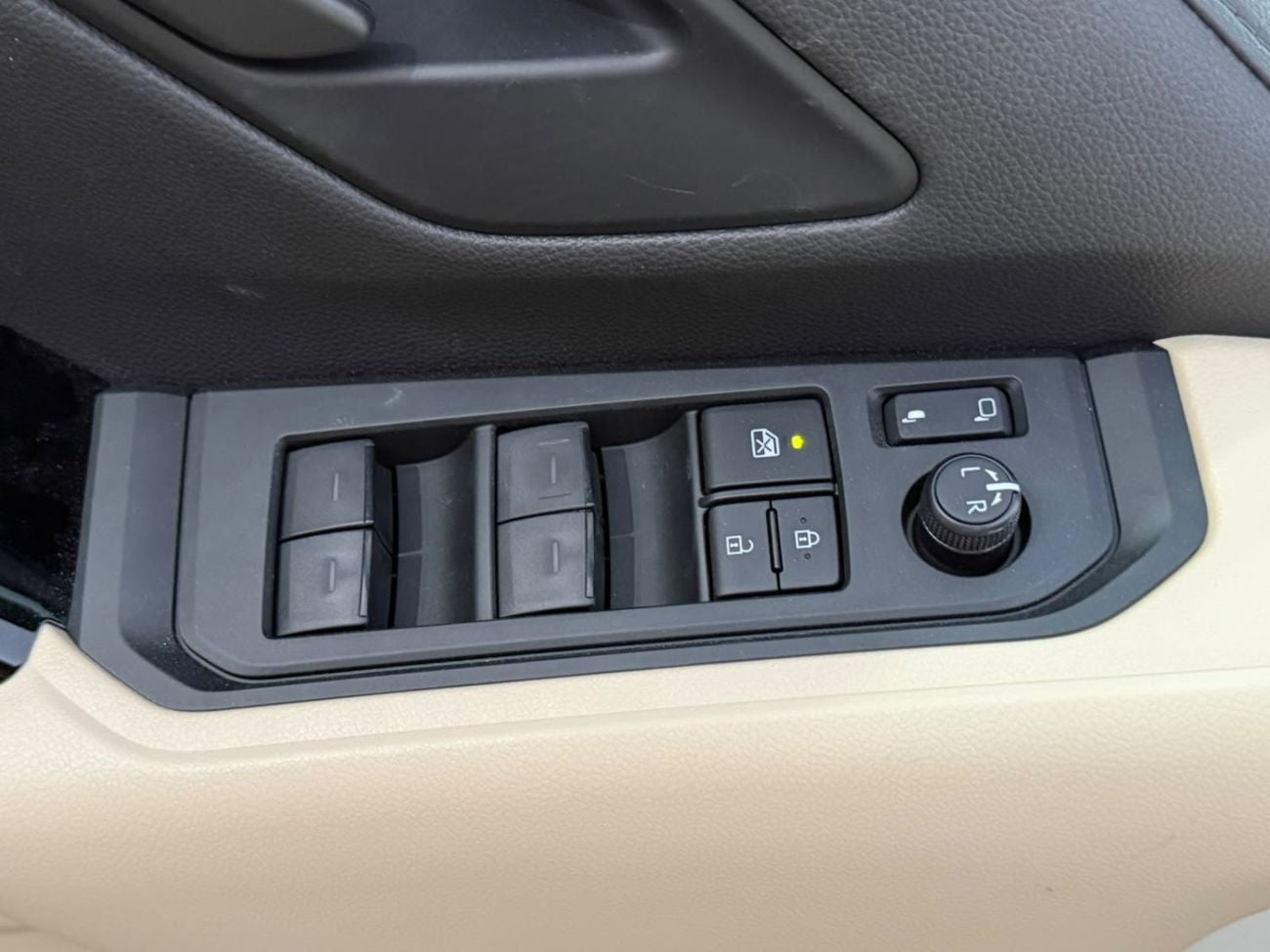 Toyota Land Cruiser GXR LAND CRUISER GXR 3.3L TWIN TURBO DIESEL WITHOUT SUNROOF 2026 MODEL