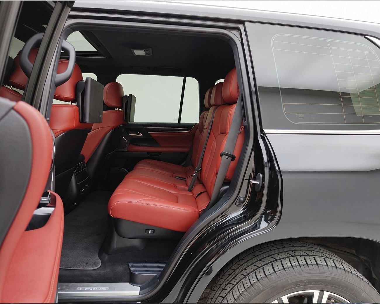 Lexus LX570 PLATINUM l V8 l AED 4,700 / Monthly