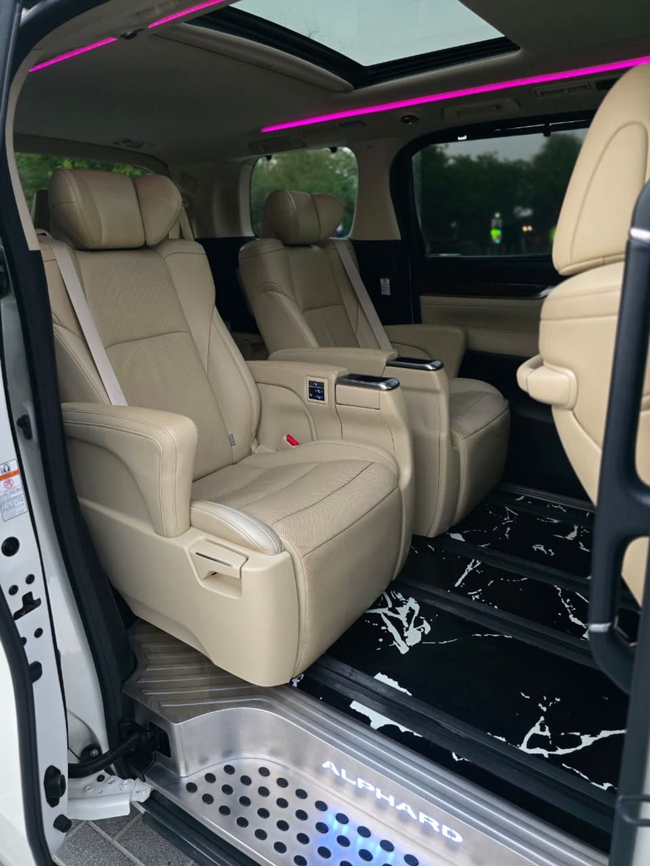 Toyota Alphard LIMITED 2019 Toyota Alphard V6 // Perfect condition // Single owner // Full option