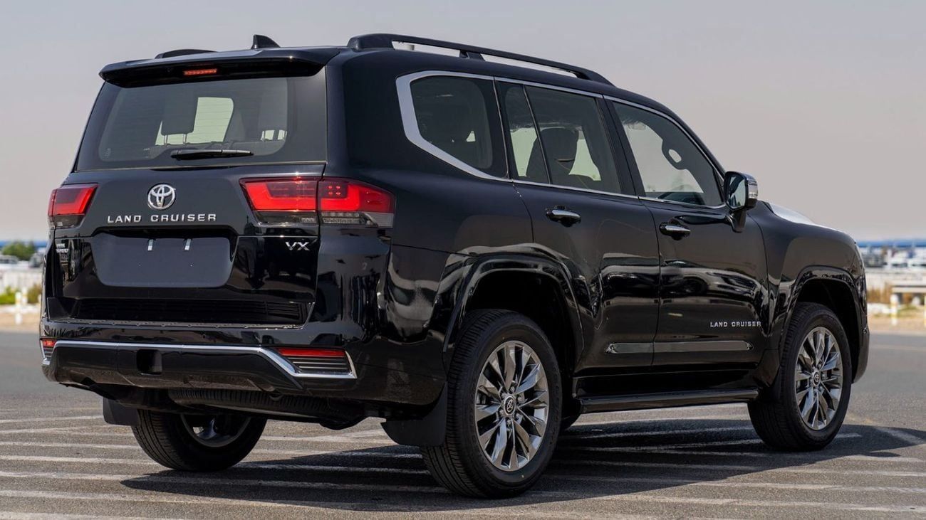 تويوتا لاند كروزر VX PETROL 2026