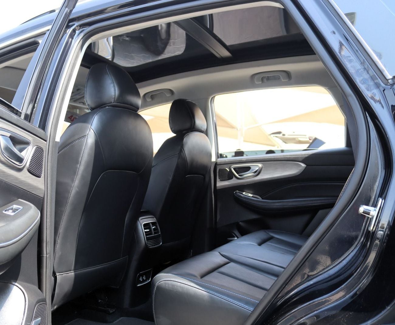 أم جي RX5 LUXURY خالية من الحوادث - خليجية - كاملة المواصفات - حالة ممتازة من الداخل والخارج