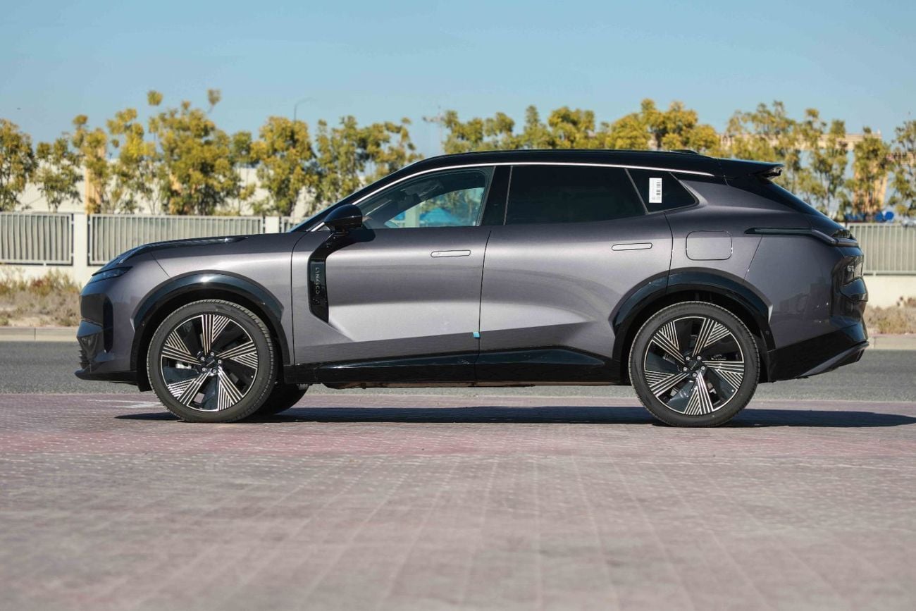 Lynk & Co 08 EM-P Time Limited 1.5L - Plug In Hybrid - Purple Inside Purple | Export Only