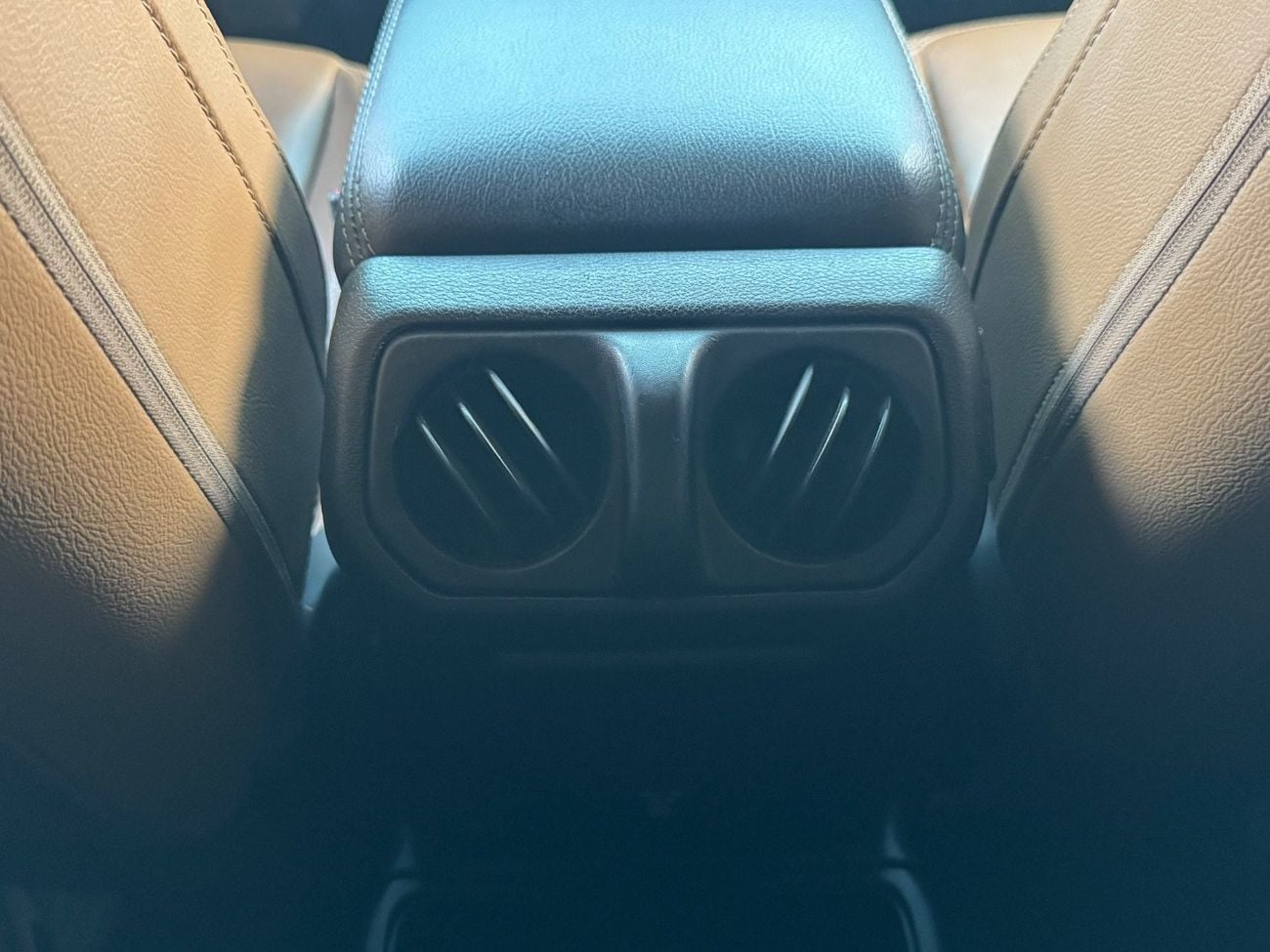 Jeep Wrangler SAHARA CITY SHARA V6 3.6L / BLIND SPOT / LEATHE / FULL SUSPENSION HORICON / 315 TIRES/ AND MORE..