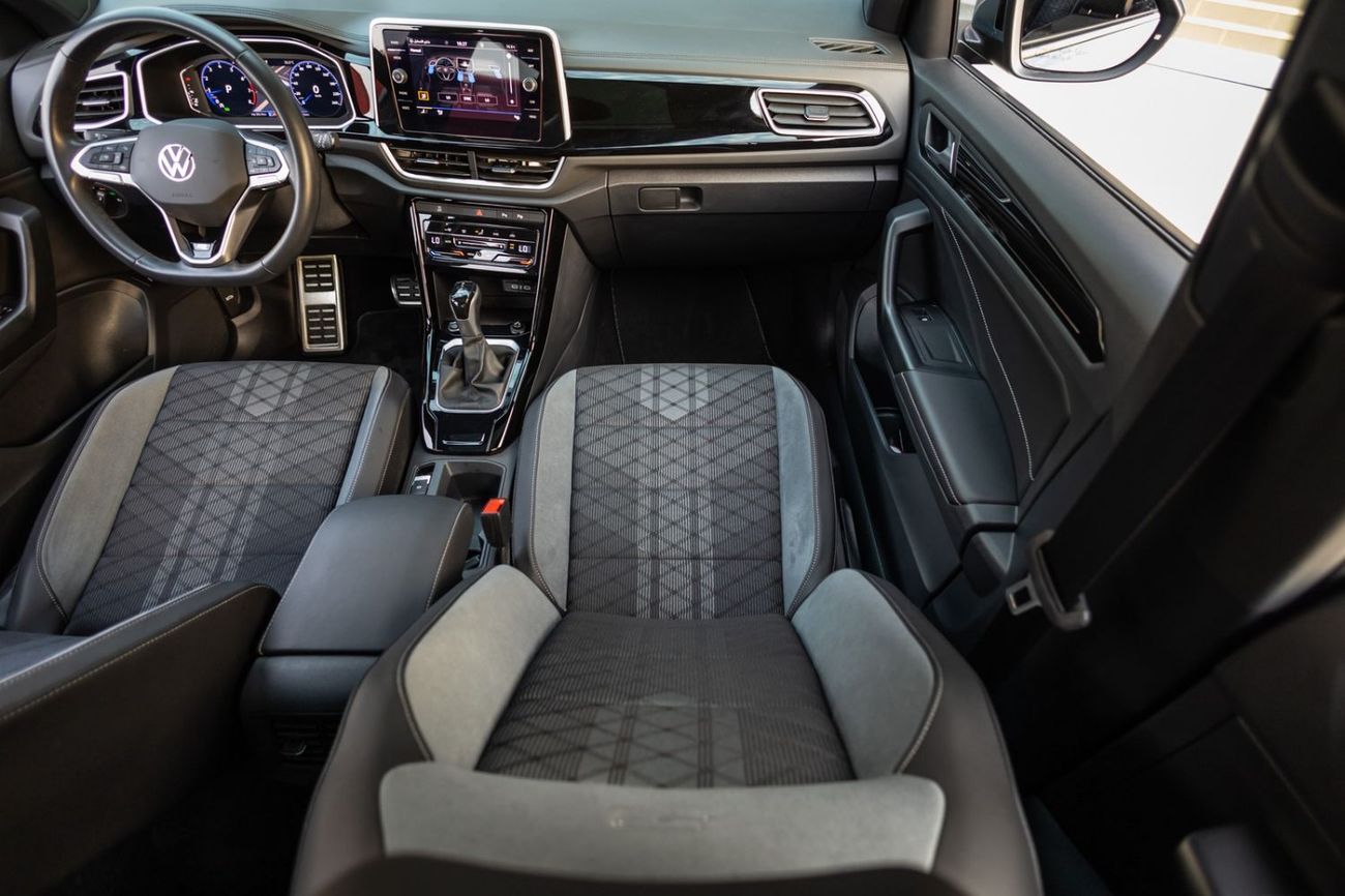 فولكس واجن T ROC R-LINE Volkswagen T-Roc 2024 مواصفات خليجية مقابل 1,555.00 AED شهريًا