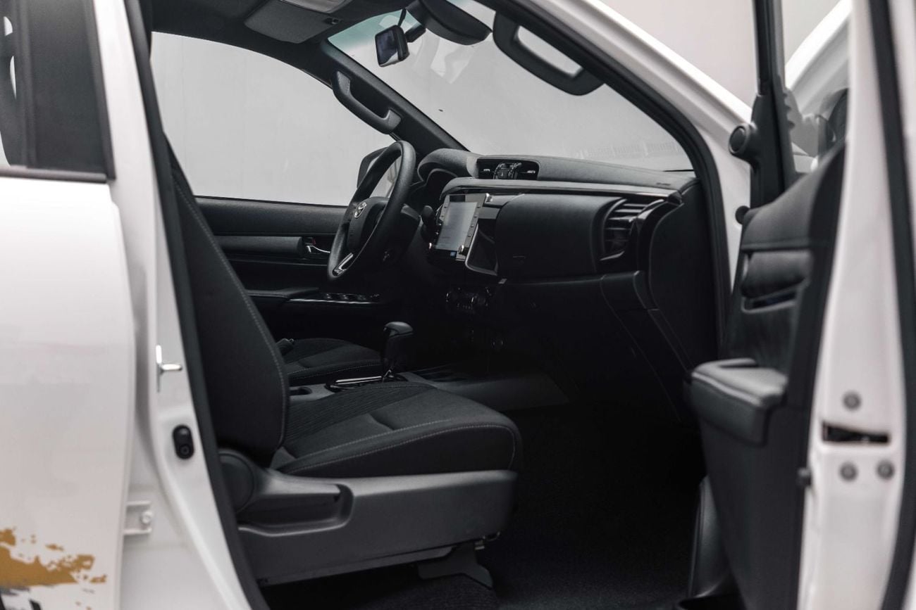 Toyota Hilux ADVENTURE Z 2.8L - PLATINUM WHITE PEAR INSIDE BLACK | EXPORT ONLY