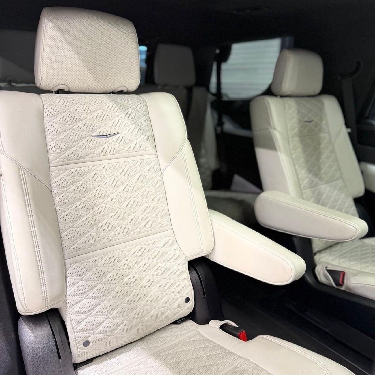 كاديلاك إسكالاد Sport Platinum Cadillac Escalade 2025 مواصفات خليجية