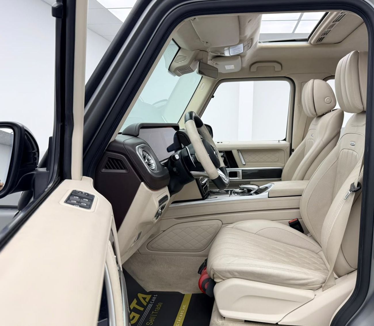 Mercedes Benz G63 AMG STANDARD 2019 Mercedes Benz G63 AMG, Warranty, Carbon Fiber Interior, Fully Loaded, Excellent Condition, GCC