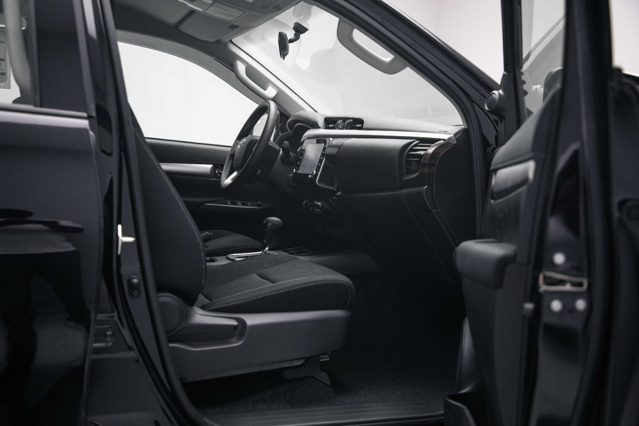 تويوتا هيلوكس 4.0L - Attitude Black Inside Black | Export Only