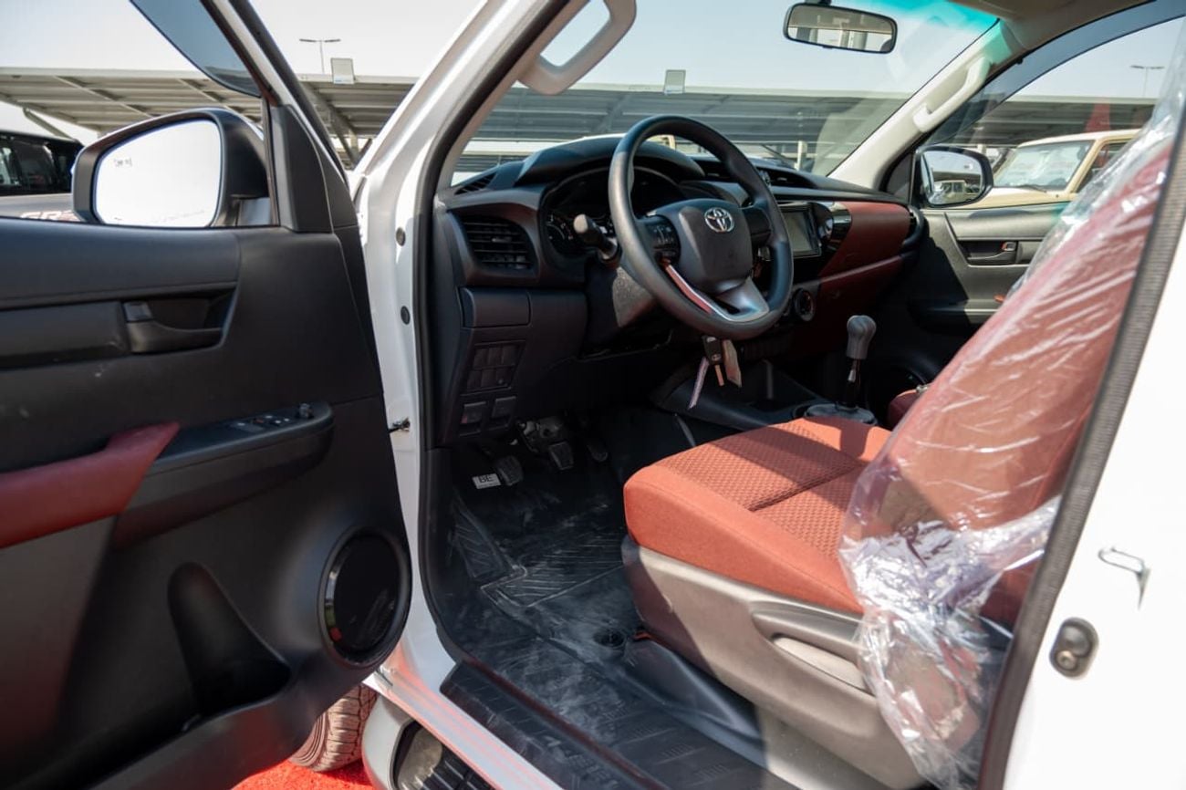 تويوتا هيلوكس Hilux 2.4 Diesel Four Wheel Drive 2 Door Manual Transmission