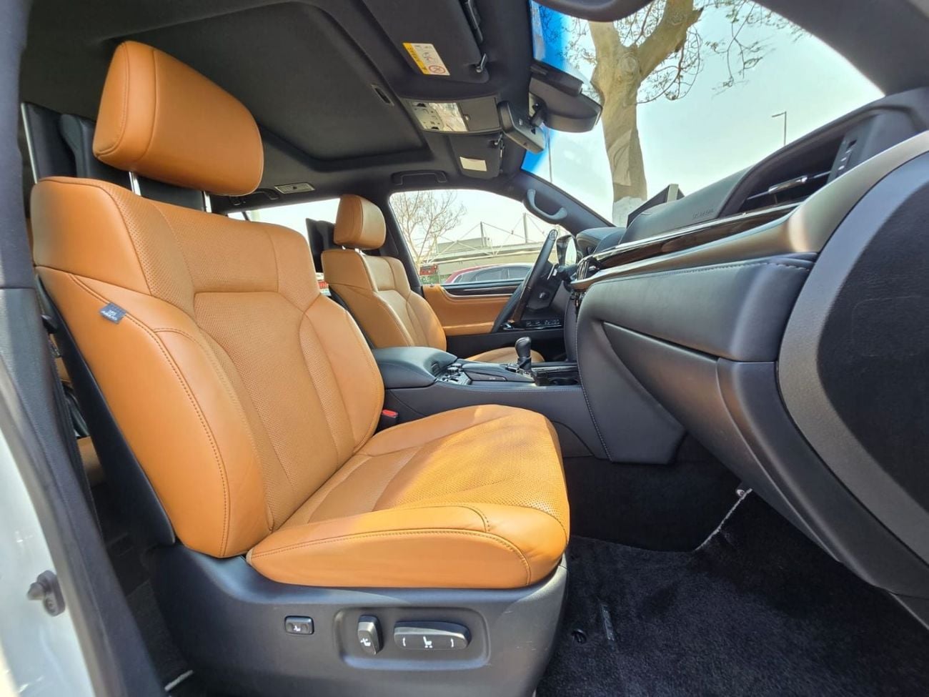 Lexus LX570 SIGNATURE LEXUS LX570 SIGNATURE FULL OPTION 2021 GCC AL FUTTAIM LEXUS SINGLE OWNER IN MINT CONDITION
