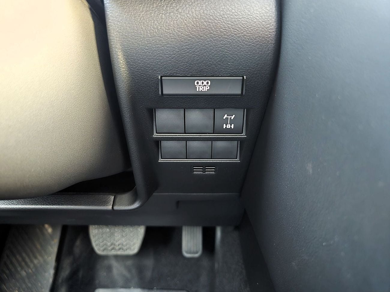 Toyota Land Cruiser GXR Toyota Land Cruiser GXR 4.0L petrol 2026 white color