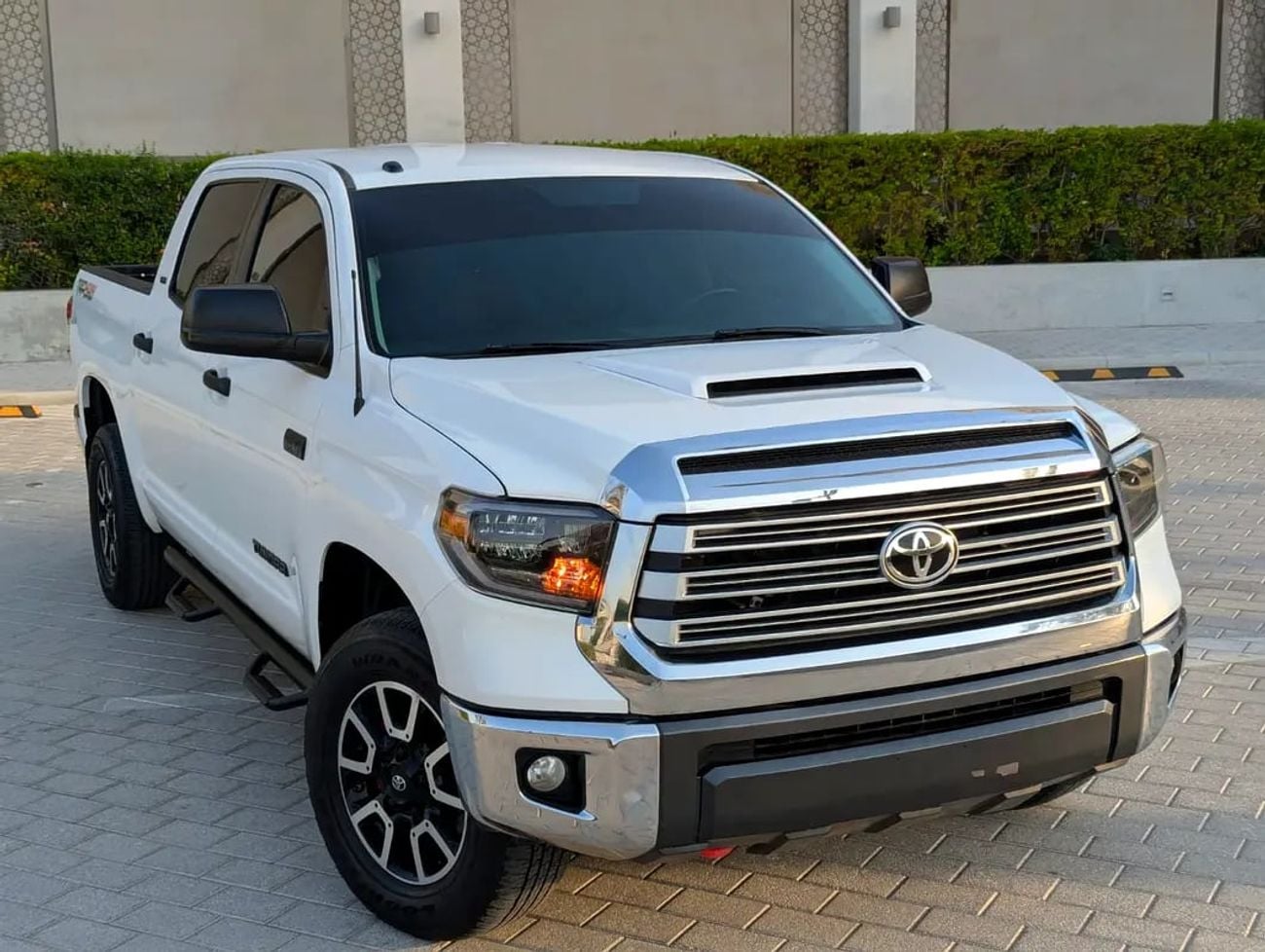 Toyota Tundra STANDARD Crewmax SR5 | GCC specs V8 5.7L Excellent Condition