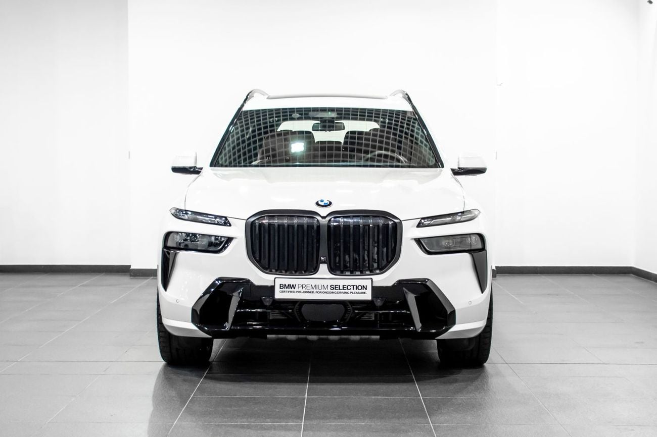 بي أم دبليو X7 XDRIVE40i لوكس M SPORT PACKAGE سيارة X7 xDrive40i الفاخرة مع باقة M الرياضية، 7 مقاعد