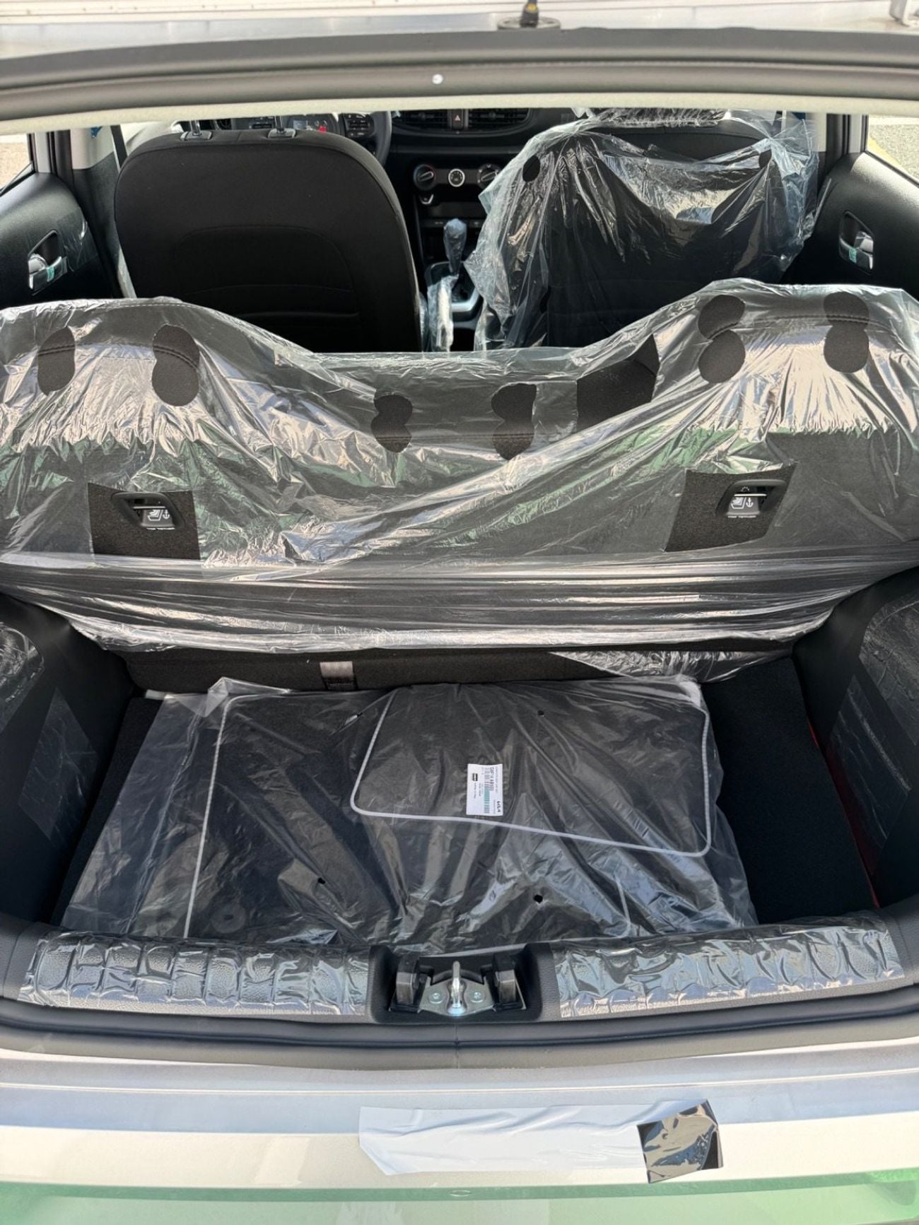 Kia Picanto with sunroof GCC 1.2L - 2 AIRBAG ( 2027 MODEL )