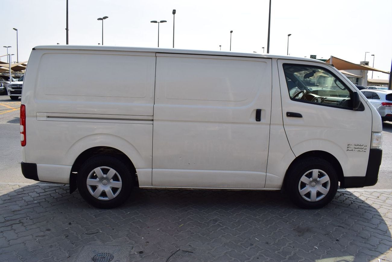 Toyota Hiace GL Toyota Hiace Std Roof Van 2.7L, Model: 2021. Only done 37000 Km