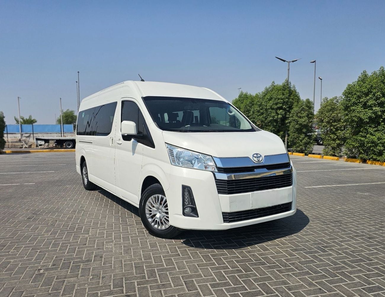 Toyota Hiace GL 2.8L Diesel Manual 9+ Seats 4 Doors