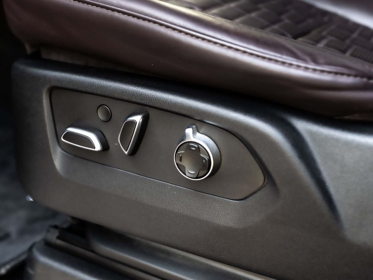 كاديلاك إسكالاد V SERIES Cadillac Escalade 2023 مواصفات خليجية