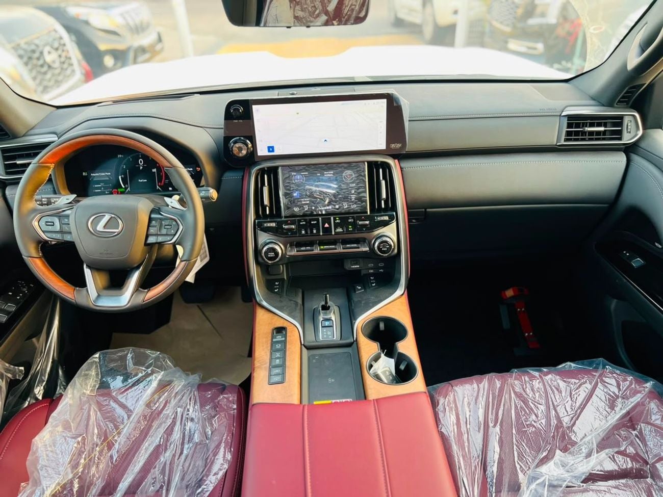 Lexus LX700h SIGNATURE WHITE INSIDE RED