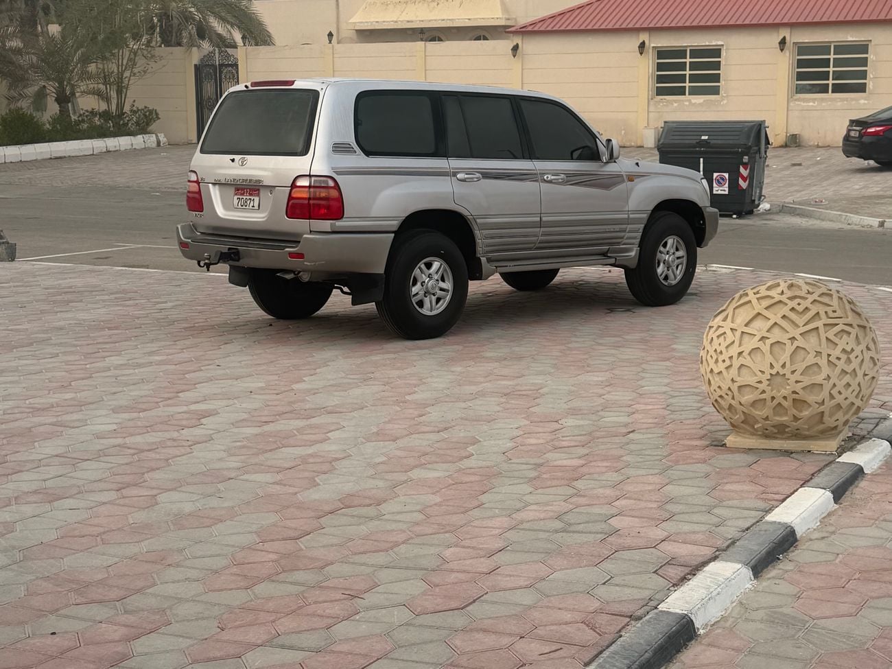 Toyota Land Cruiser VXR MID