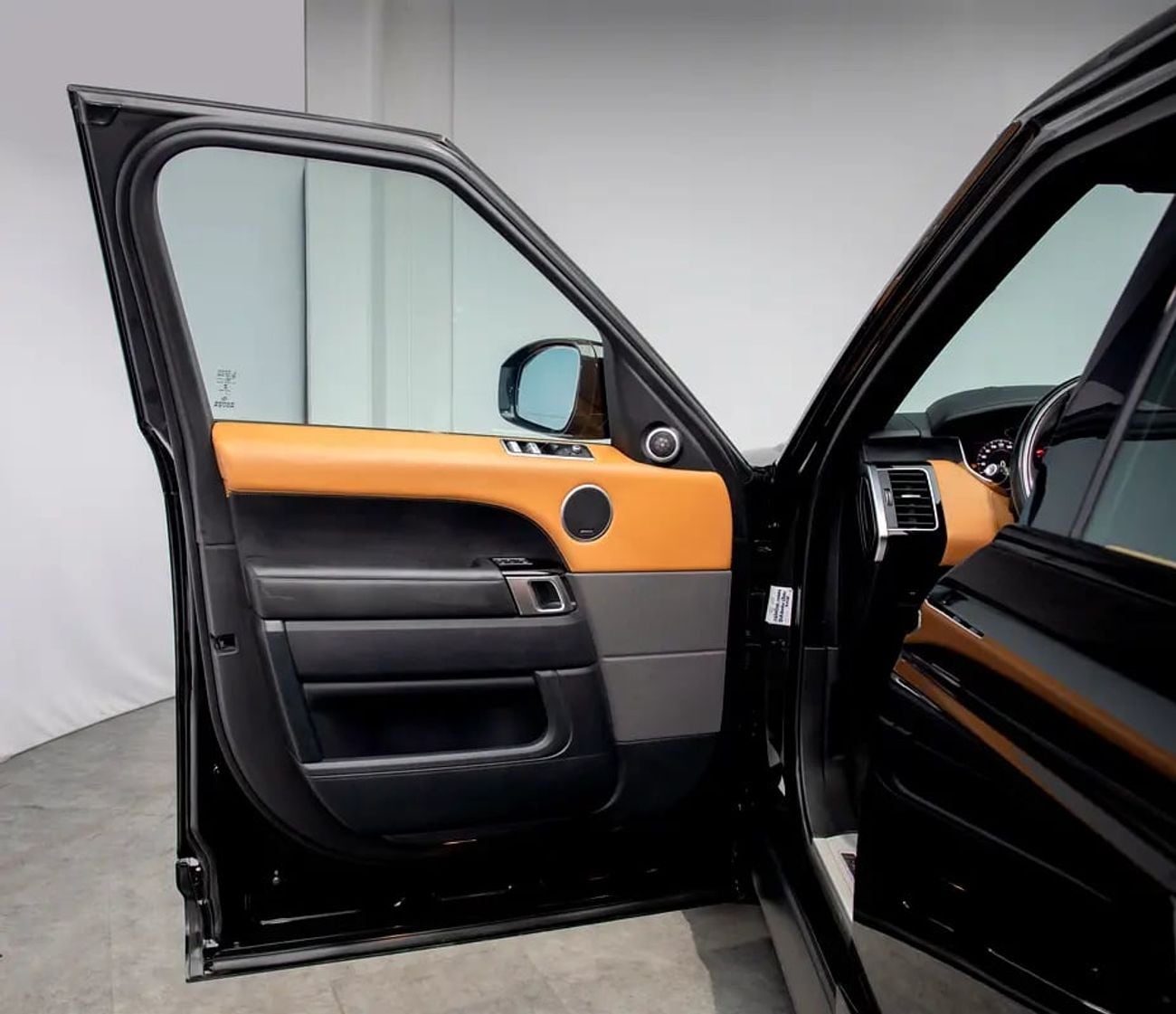 Land Rover Range Rover Sport HSE 0% Down Payment • Black Edition • Full Service History • GCC