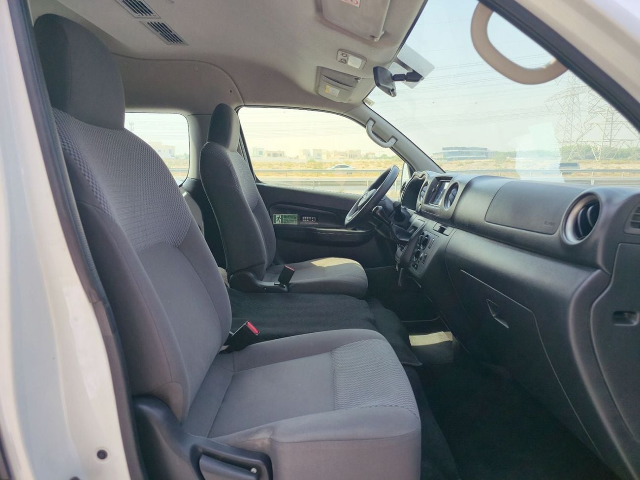 Nissan Urvan STANDARD 13 Seater