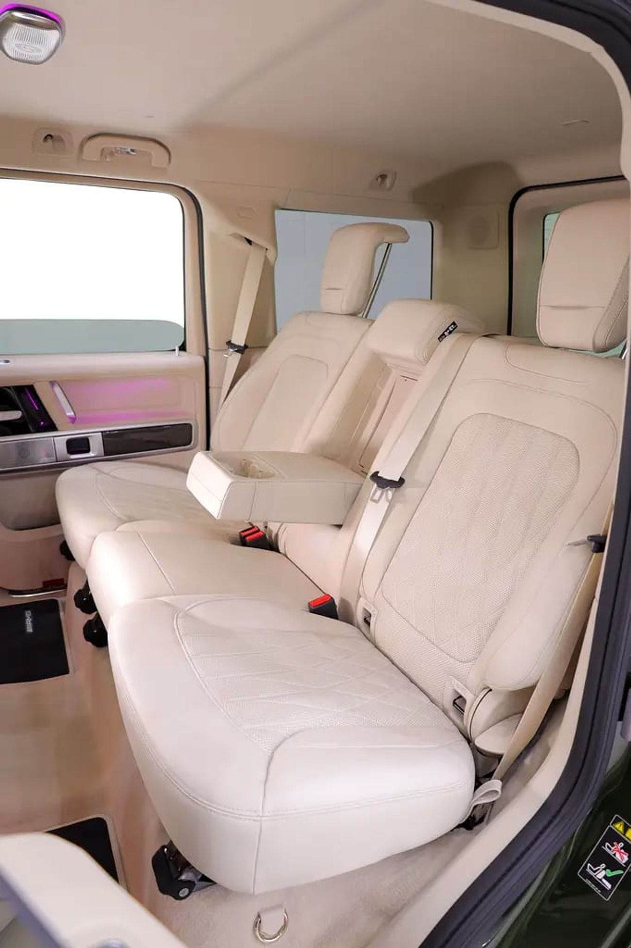 Mercedes Benz G63 AMG G63 MANUFAKTUR SPECIAL OLIVE + CARBON INTERIOR + 5 YEARS DEALER WARRANTY + SERVICE