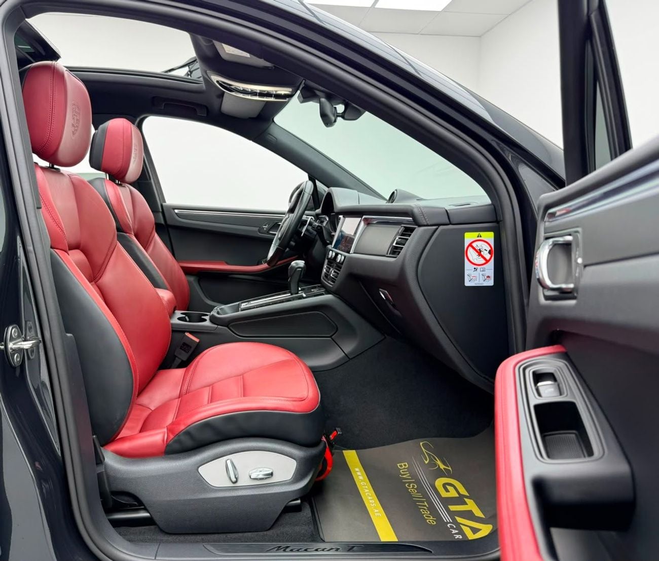 Porsche Macan T 2023 Porsche Macan T, Warranty, Full Porsche Service History, Fully Loaded, Excellent Condition, GCC