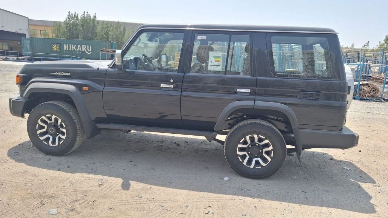 Toyota Land Cruiser 70 LC76 LX