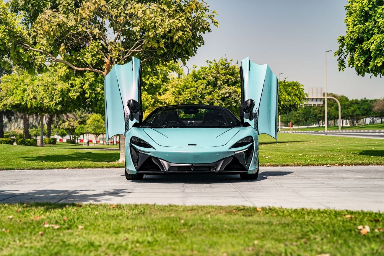 McLaren Artura STANDARD Fully Loaded low mileage 2 keys under warranty and service contract covered by PFF No accident No pa