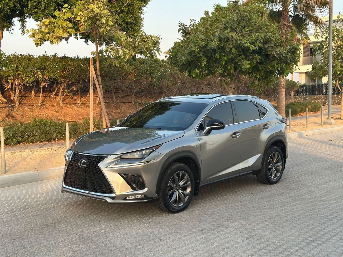 لكزس NX200t F SPORT بلاتينيوم
