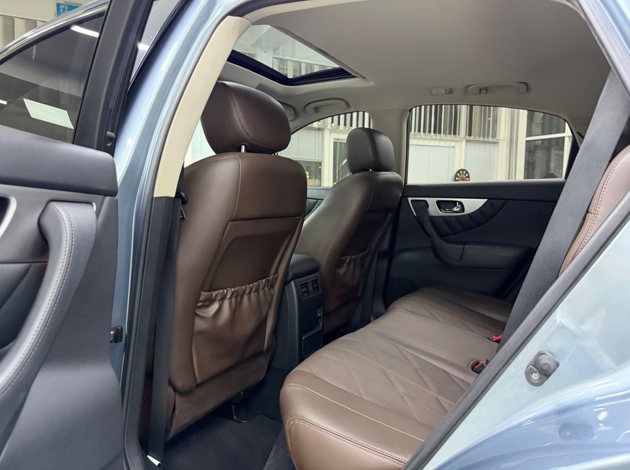 Infiniti QX70 LUXURY GCC .. Perfect condition .. V6 .. Top Range