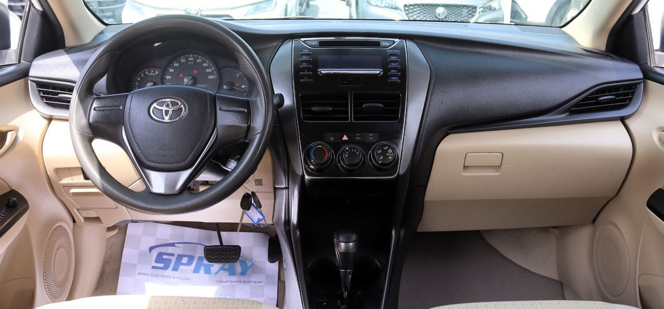 Toyota Yaris E ACCIDENTS FREE - GCC - ORIGINAL PAINT - SEDAN - PERFECT CONDITION INSIDE OUT