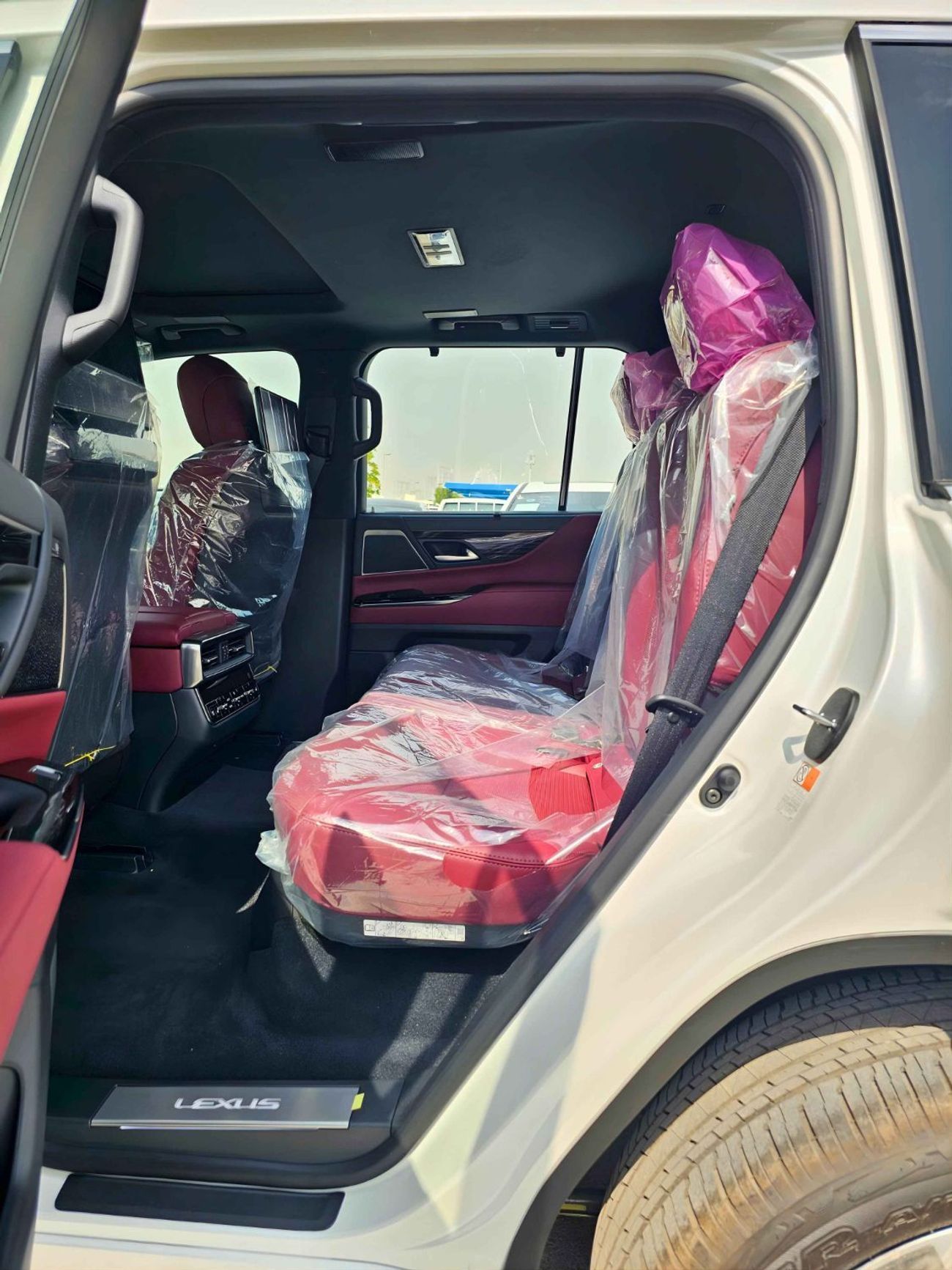 Lexus LX 500 LX500d /3.3L V6 DIESEL/RADAR/ LEATHER WITH POWER SEATS/HEADS UP DISPLAY/FULL OPTION (CODE#LX5DR)