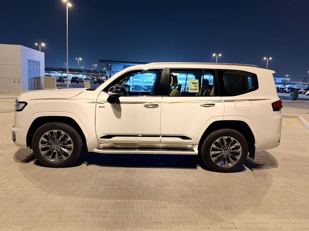 تويوتا لاند كروزر VXR