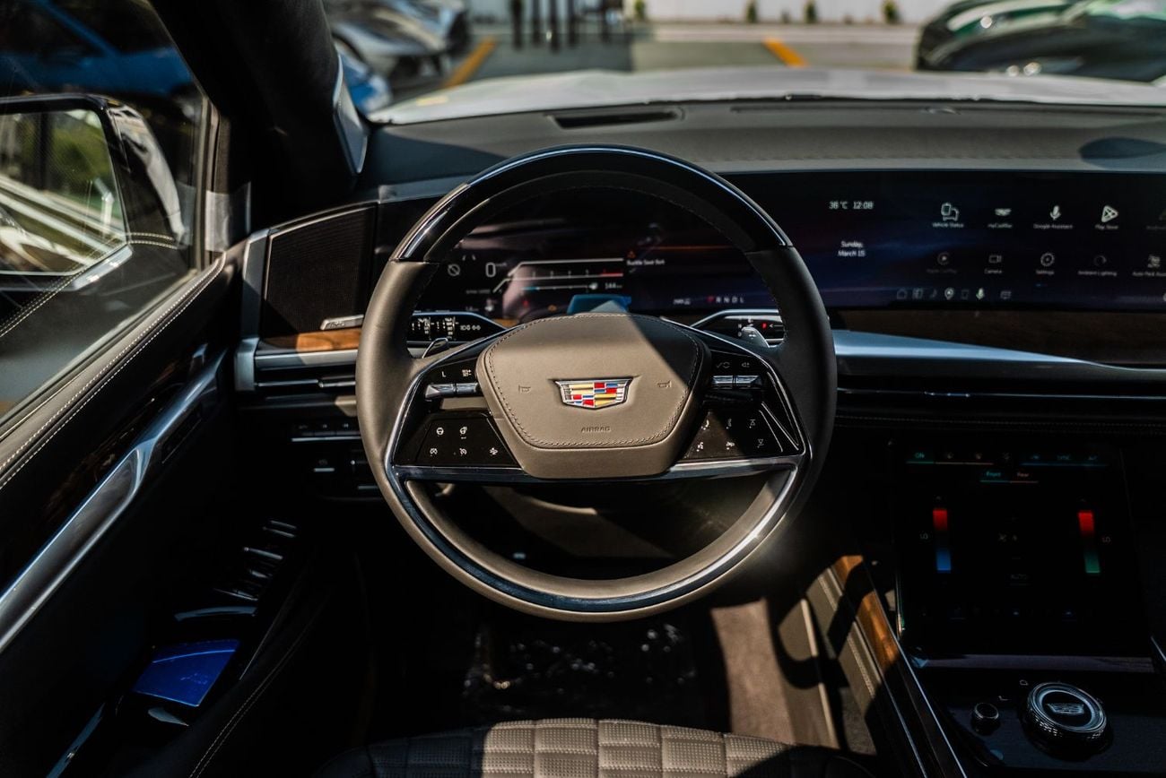 كاديلاك إسكاليد ESV بريميوم لاكجوري بلاتينيوم Executive American Specs 2026 Brand New