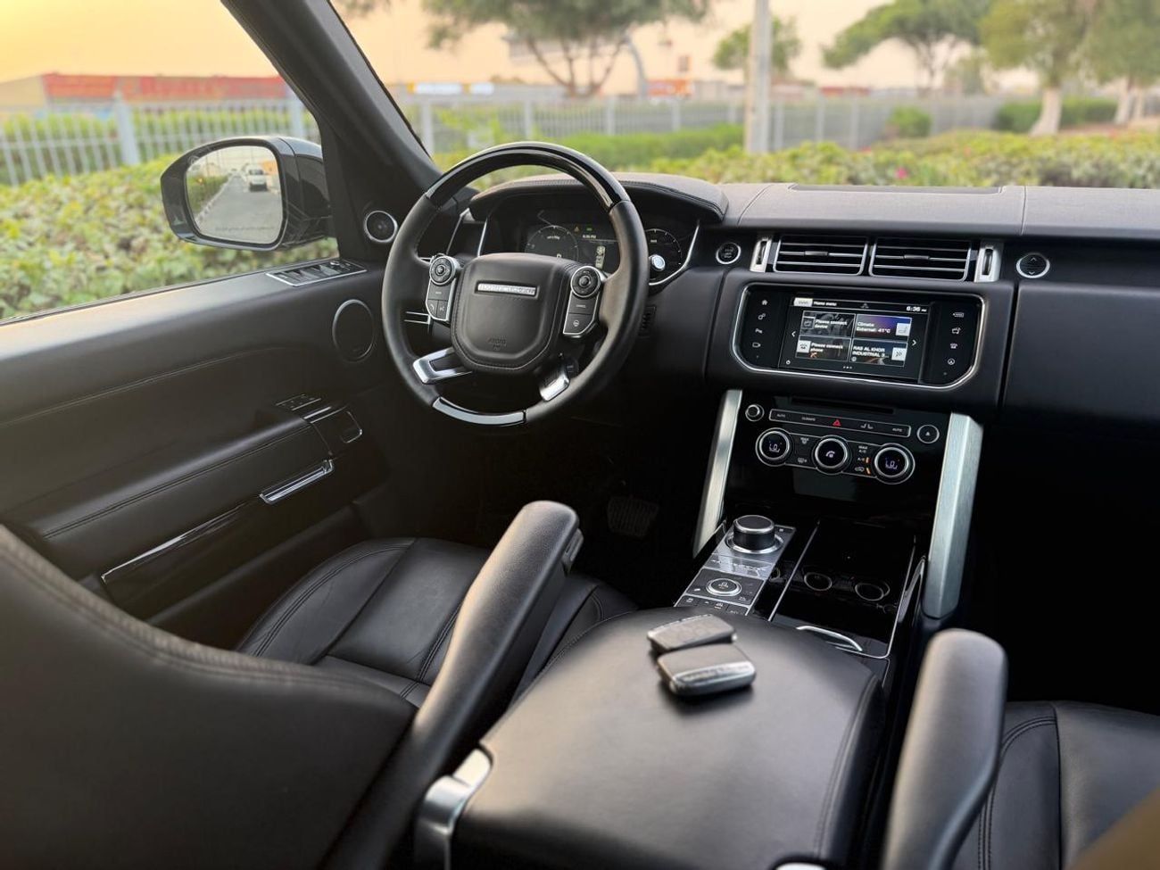 Land Rover Range Rover HSE Land Rover Range Rover HSE 2016 GCC Specs Full Service History 2 Keys First Owner One Year Warranty