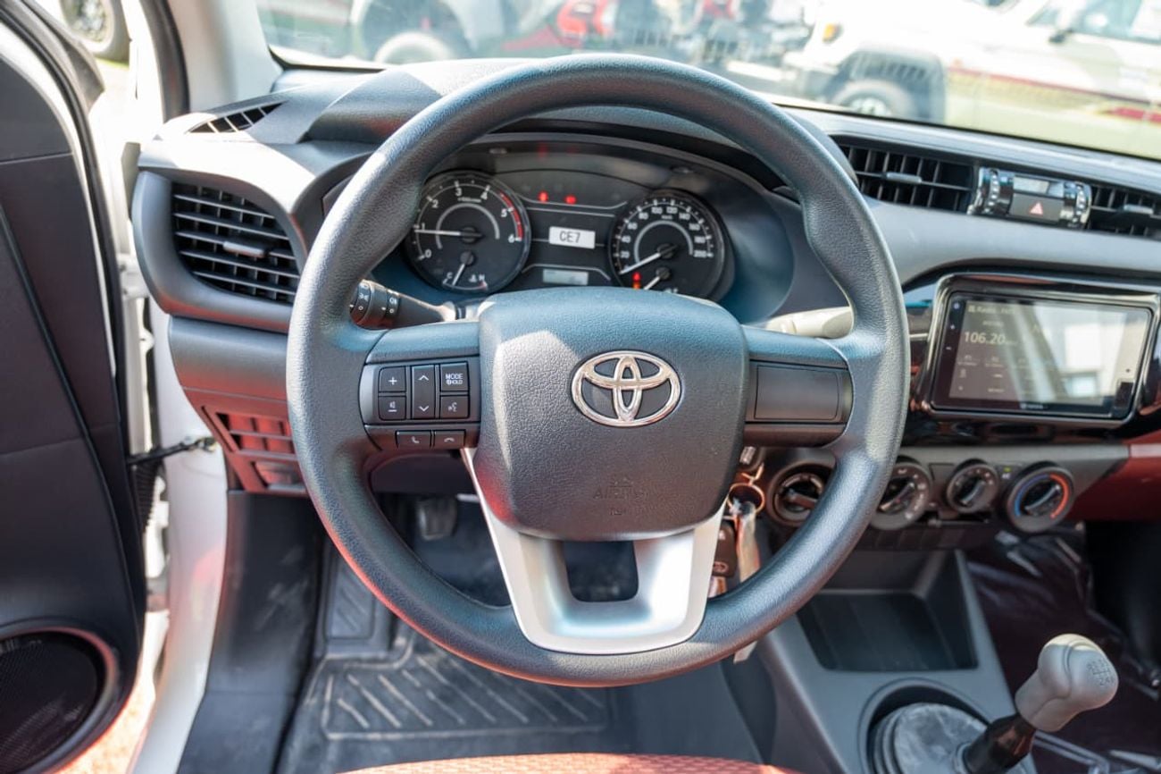 تويوتا هيلوكس Hilux 2.4 Diesel Four Wheel Drive 2 Door Manual Transmission