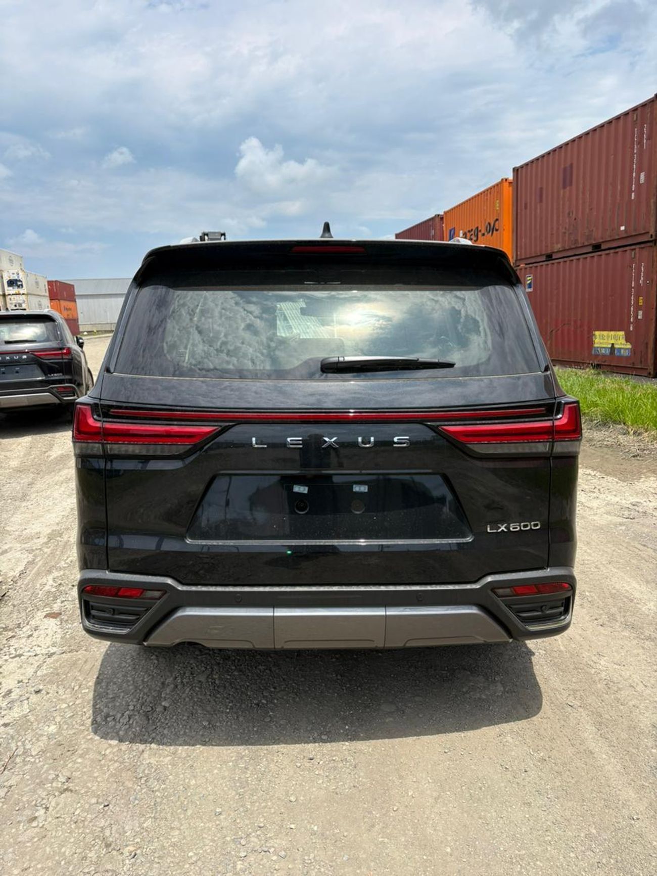 لكزس LX 600 VIP لكزس LX600 VIP ذات 4 مقاعد
