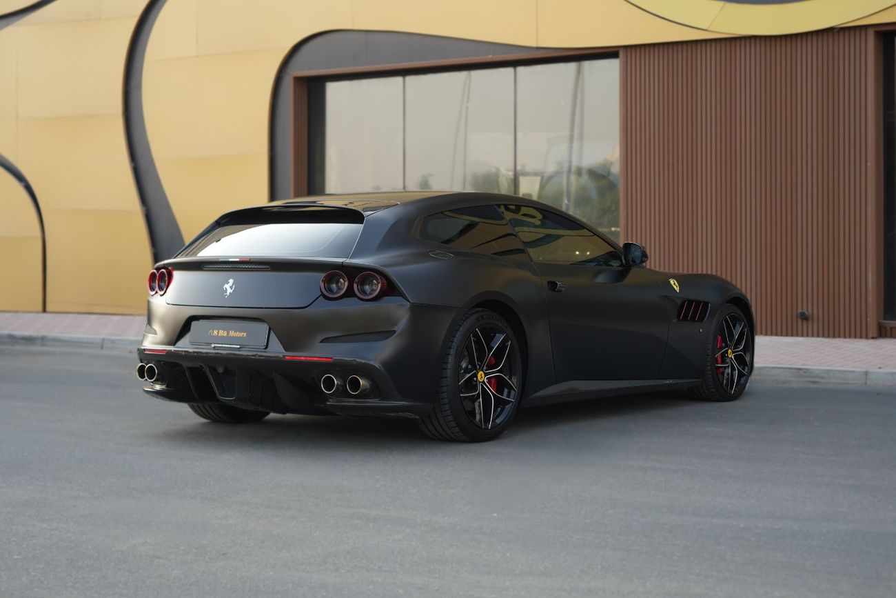 فيراري جي تي سي 4 لوسو LUSSO