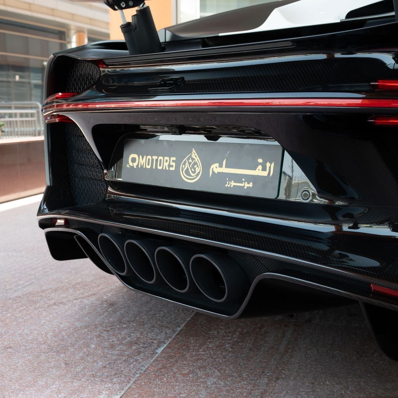 بوغاتي شيرون 2021 BUGATTI CHRION (1 OF 20) DONE 6000KM (4 YEARS WARRANTY+ SERVICE)