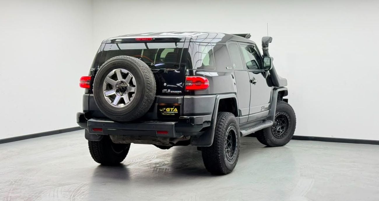 Toyota FJ Cruiser VXR 2014 Toyota FJ Cruiser VXR, Full Toyota Service History, GCC Specs