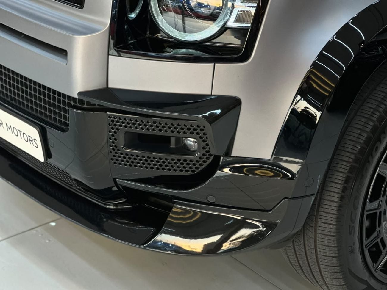 لاند روفر ديفندر P400 SE X Dynamics