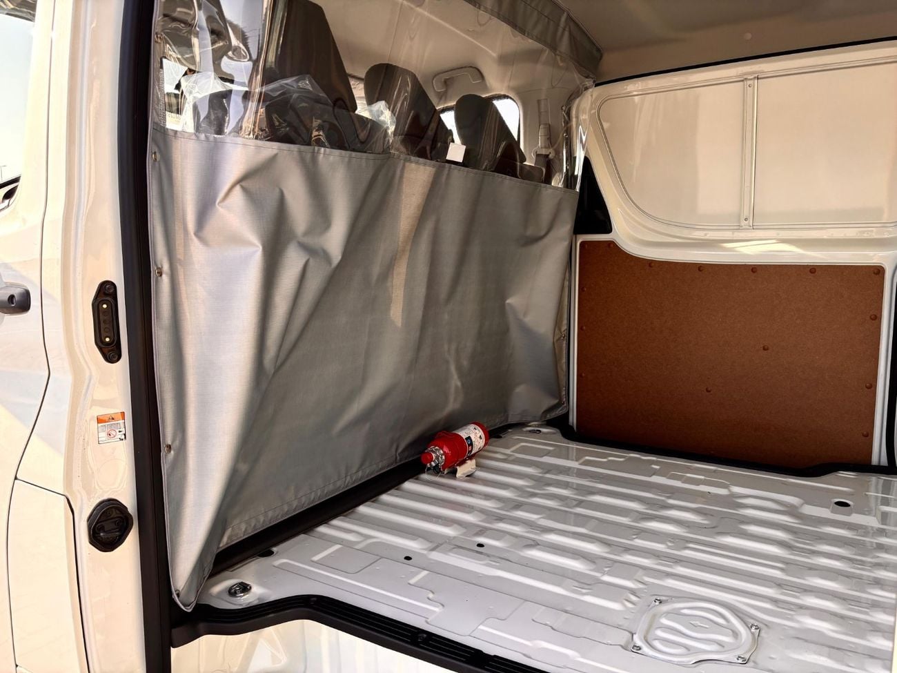 Toyota Hiace GL - STANDARD ROOF CARGO MANUAL TRANSMISSION