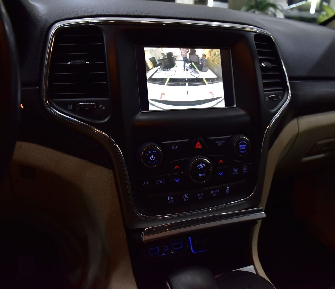Jeep Grand Cherokee LAREDO EXCELLENT DEAL for our Jeep Grand Cherokee ( 2020 Model ) in White Color GCC Specs