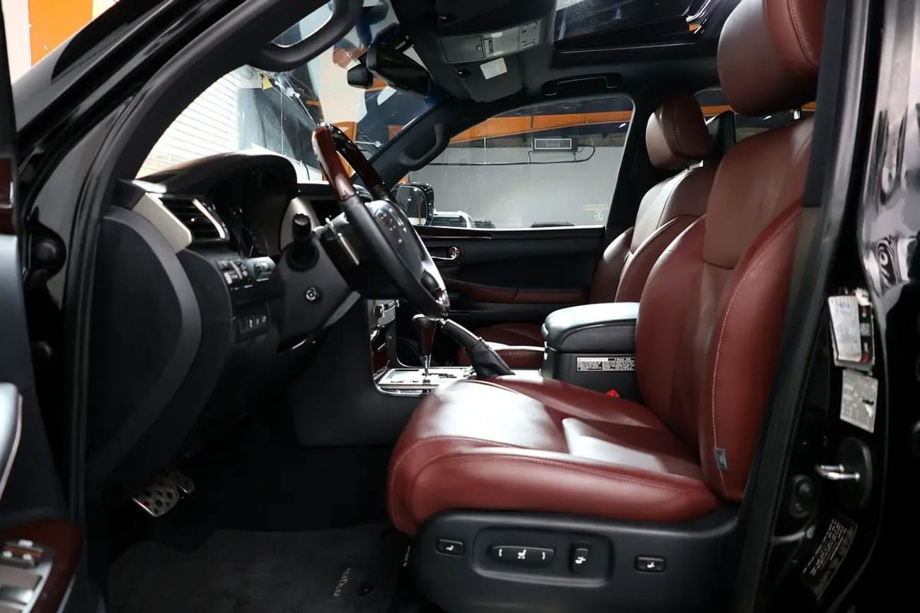 Lexus LX570 LX 570 Signature | GCC Specs | Pristine Condition