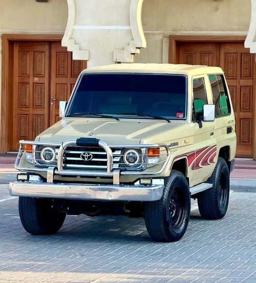 Toyota Land Cruiser تويوتا لاند كروزر ربع موديل خليجي جير عادي