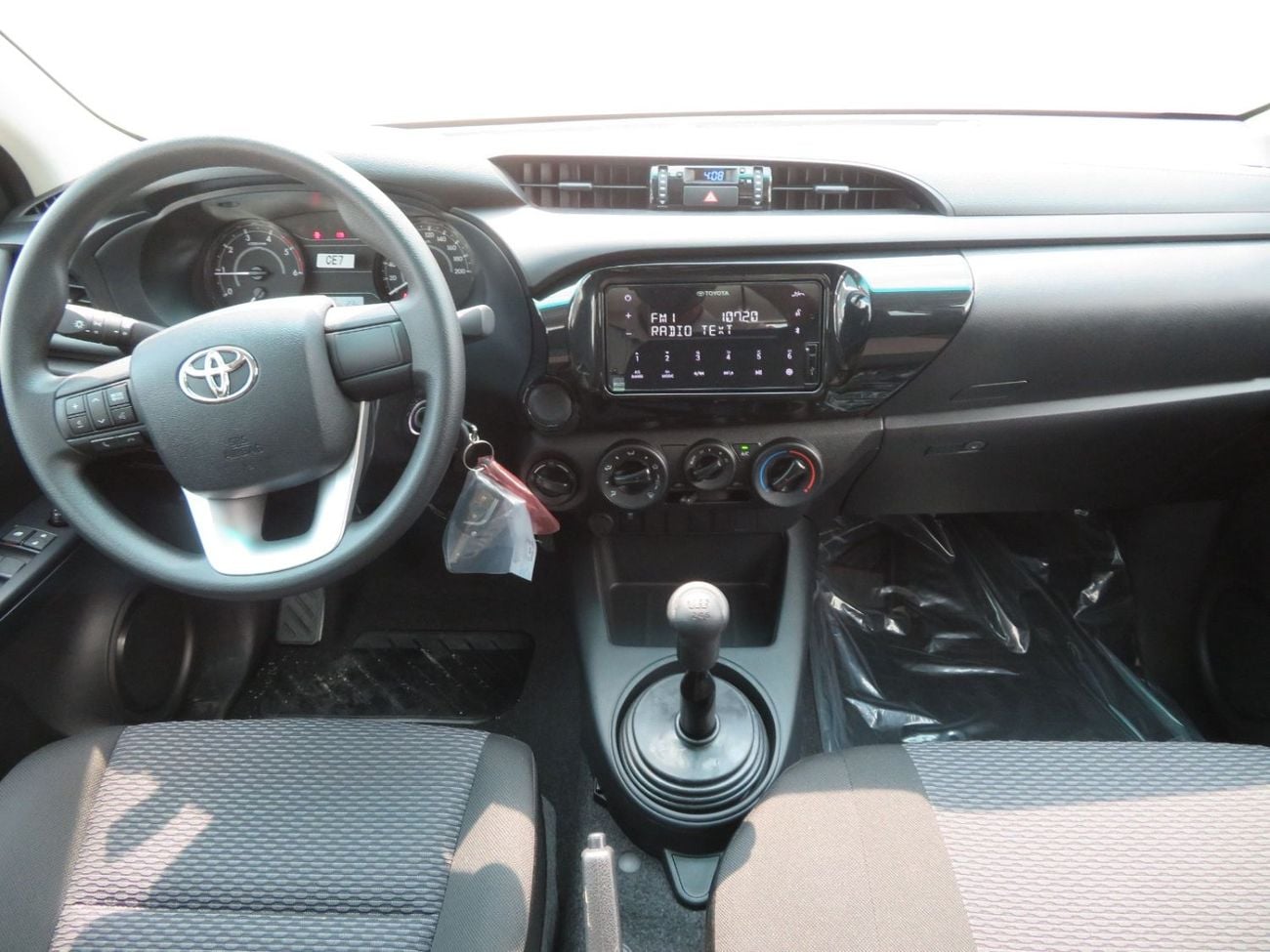 Toyota Hilux DLX MT 2026 PWOERWINDOWS 4X4 YM2026