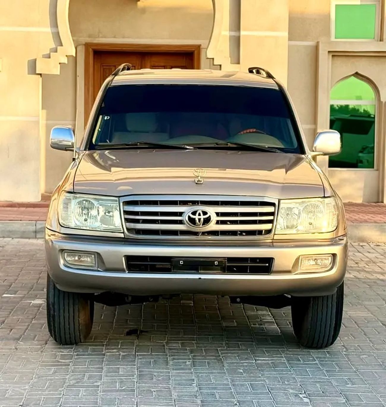 Toyota Land Cruiser لاند كروزر موديل GXR بحالة ممتازة GXR GCC Specs
